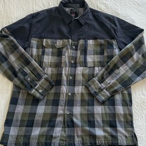 NWOT sz(M)- Wrangler All Terrain Gear long sleeve flannel button up
